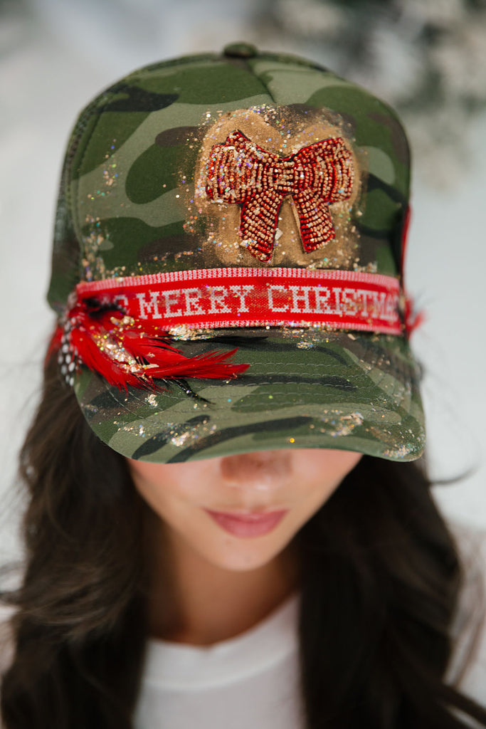 MERRY BOW CAMO TRUCKER AT HAT Judith March   